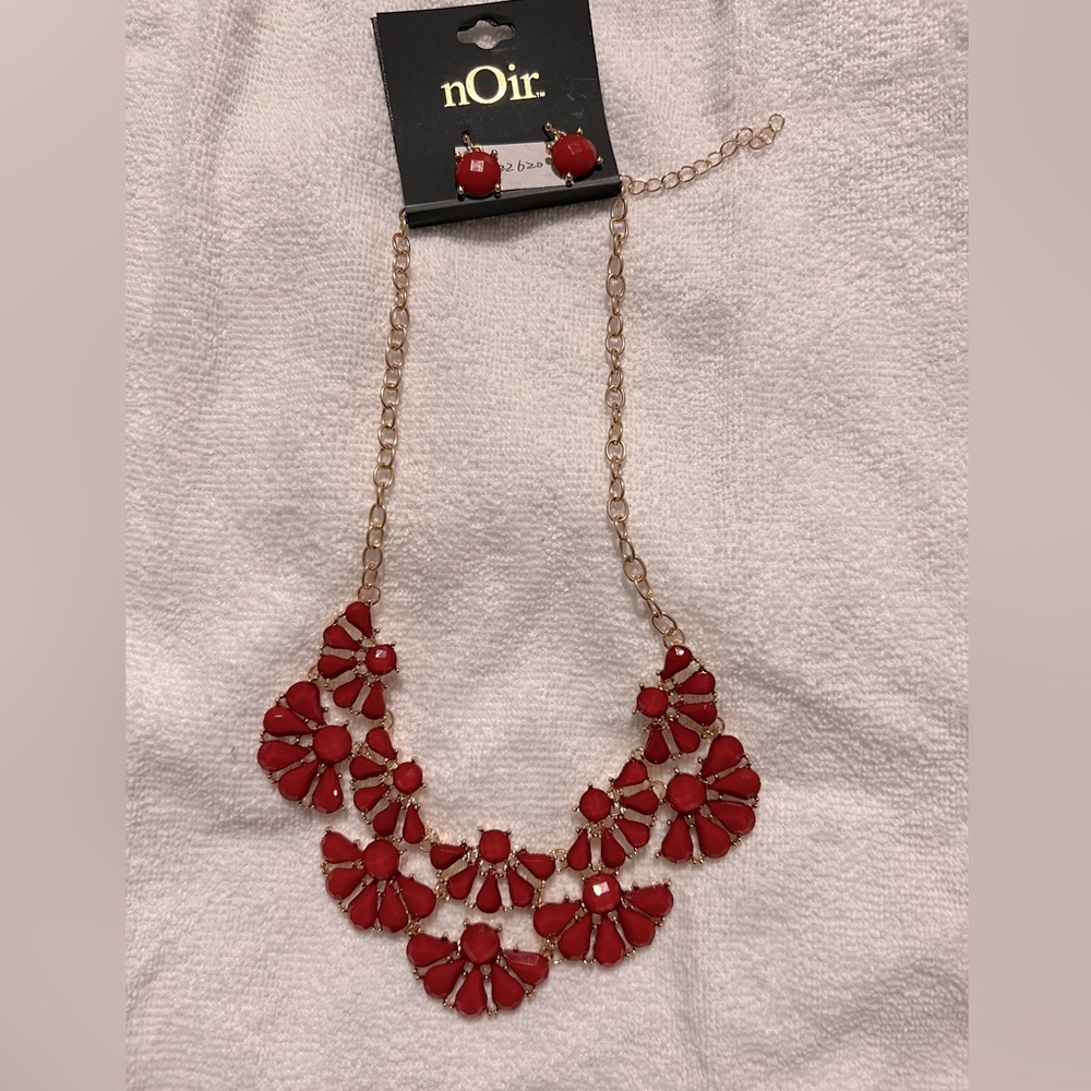 Noir red and gold necklace and earrings set